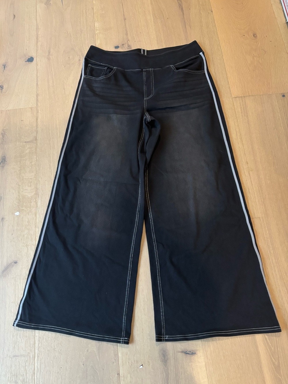 HALARA Black Wide-Leg Jeans with White Side Stripes